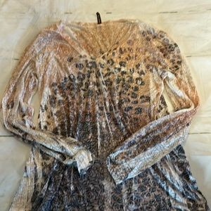 Burnout long sleeve v-neck tee size L